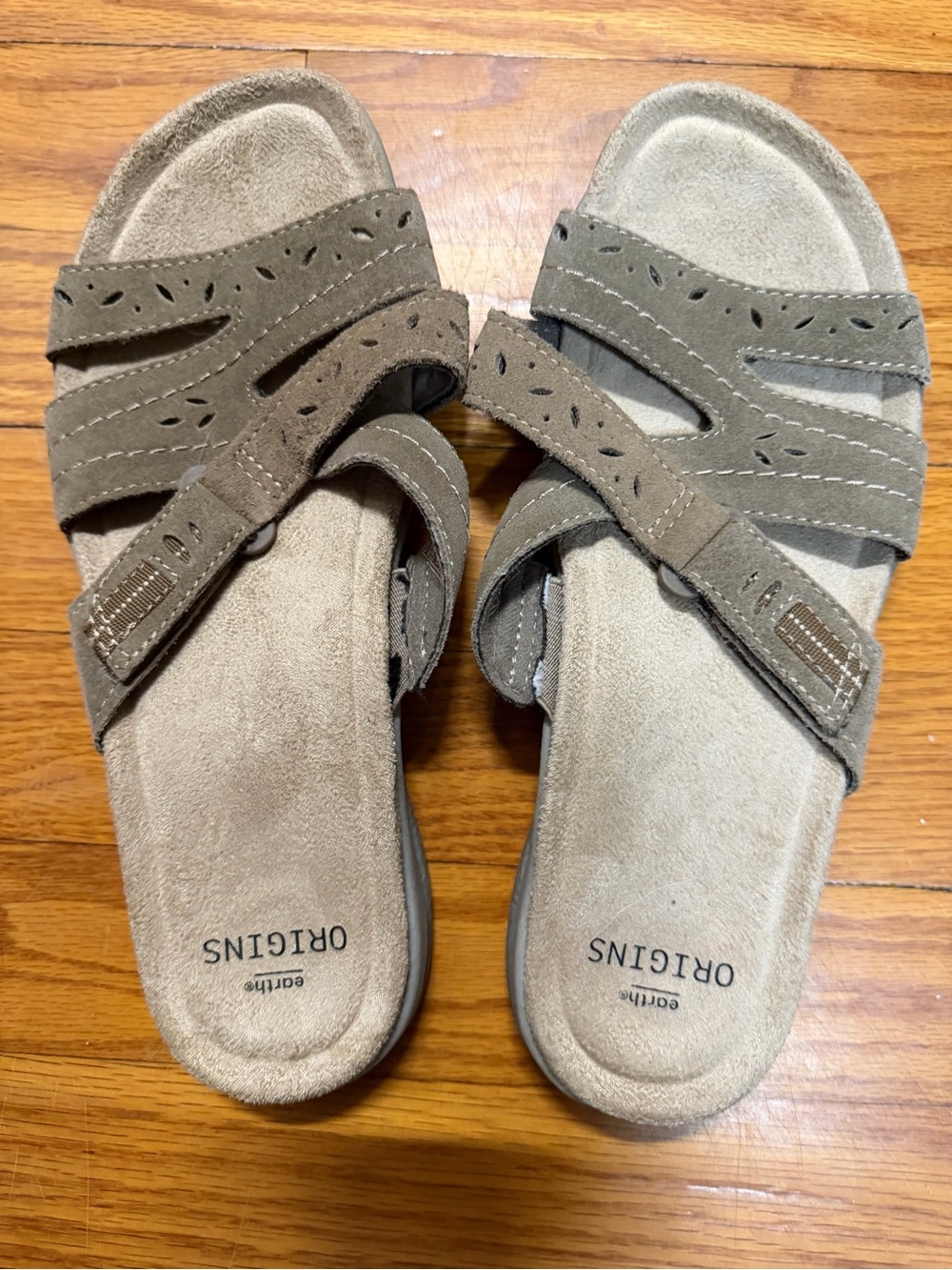 Earth Origins Ladies Suede Slide Sandals in Taupe Size 7.5